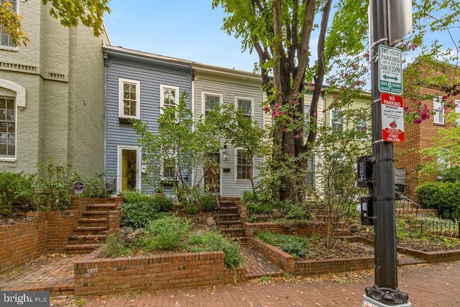 Building Photo - 1124 C St NE