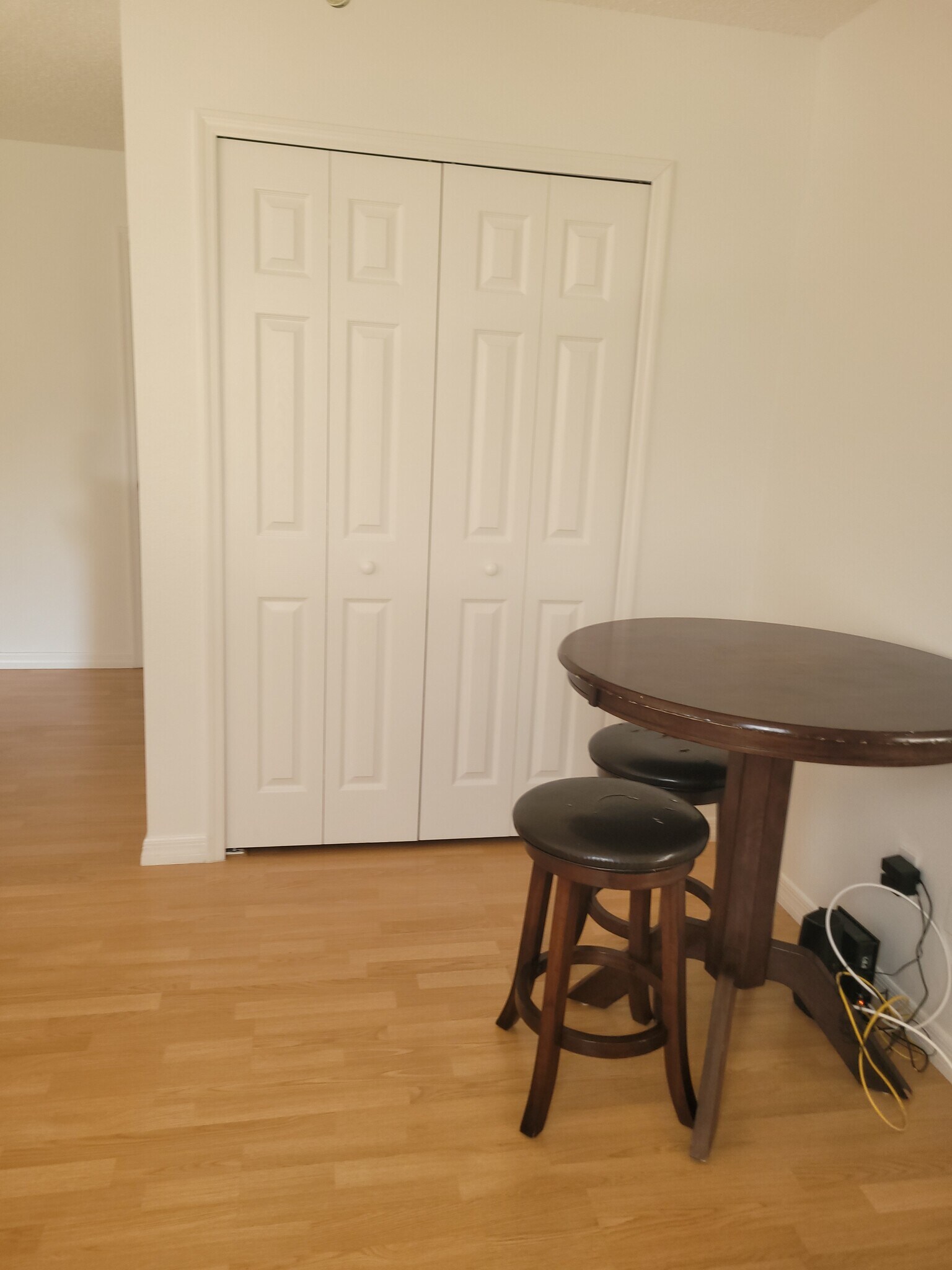 Relax area to share with another tenant - 106 Woodbury Pines Cir