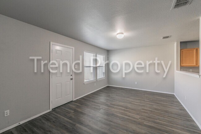 Building Photo - Beautiful Single Story 4 bedroom in Burles...