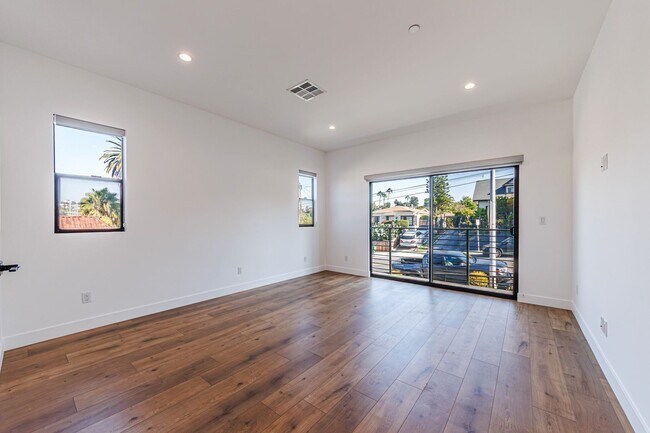 Building Photo - 705 Benton Wy