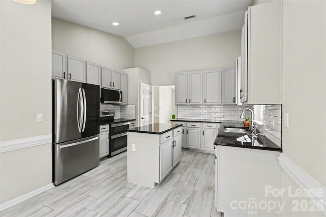 Building Photo - 4962 Bentgrass Run Dr