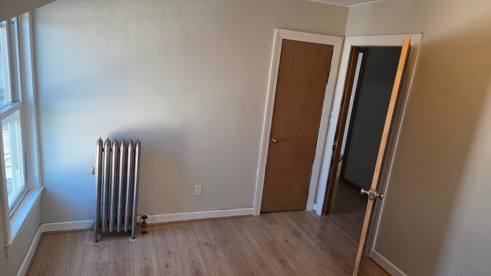 Building Photo - 12 Crown St