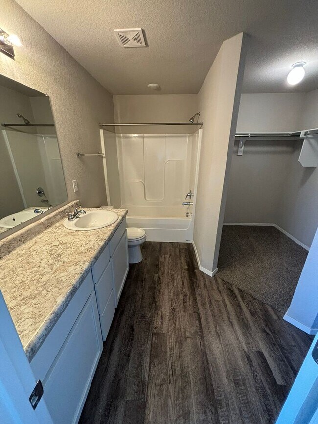 Building Photo - Location, Style, and Space: South Fayetteville Living at Its Best!