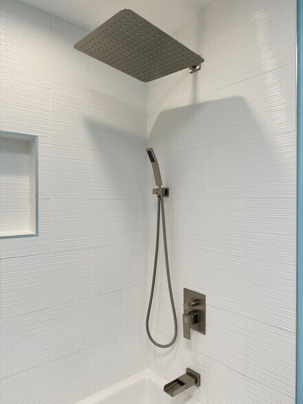 Building Photo - 6439 1/2 Graves Ave