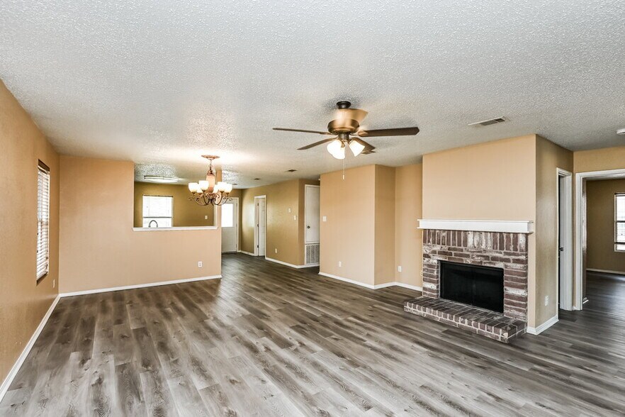 Building Photo - 5213 Bedfordshire Dr