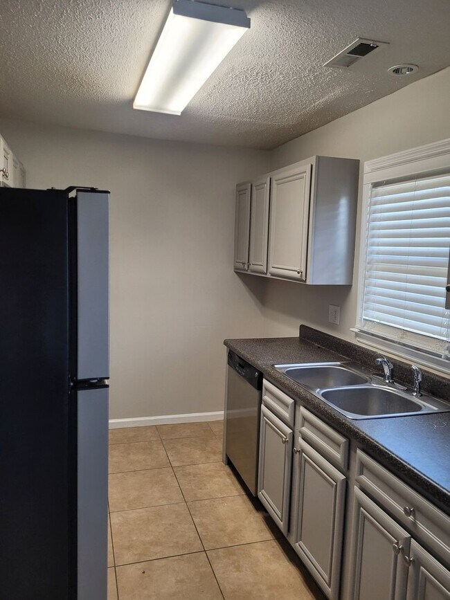 Building Photo - Haymont Area -2 Bedroom Town home for rent!