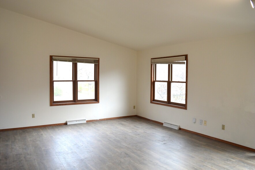 Building Photo - 2289 S Thompson Dr