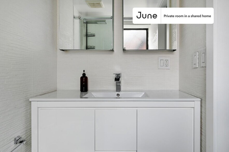 Building Photo - Room in Shared 3 bed/1 bath home in East Village