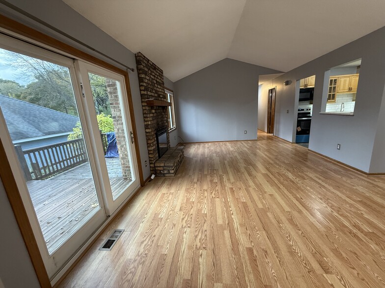 Building Photo - 5864 Red Cherry Ln