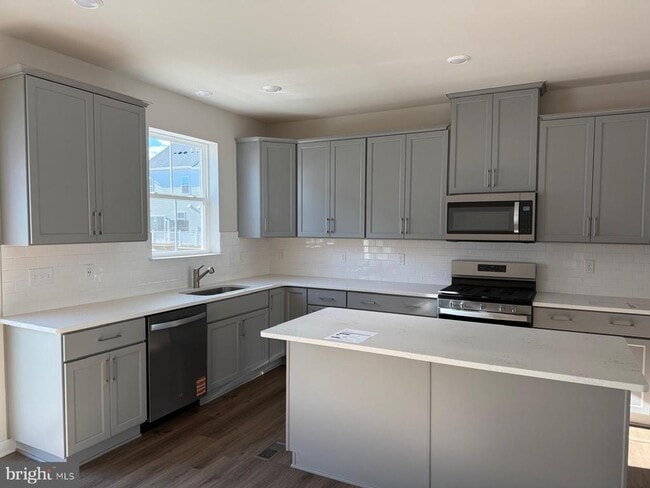 Building Photo - 16 Anderson Dr