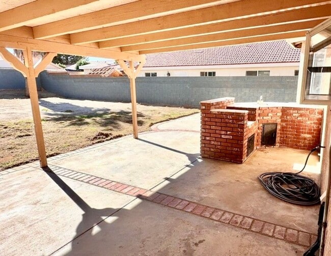 Building Photo - Beautiful cul-de-sac Home