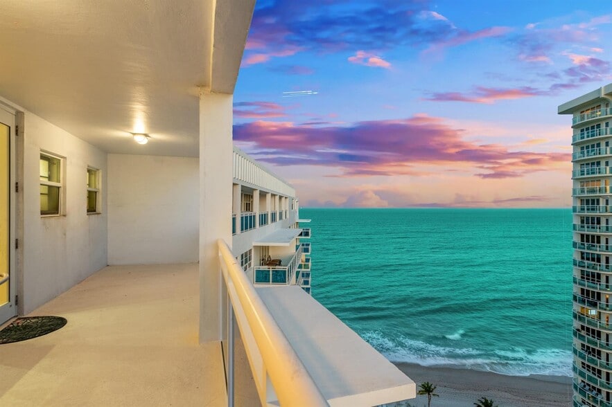 Building Photo - 3430 Galt Ocean Dr