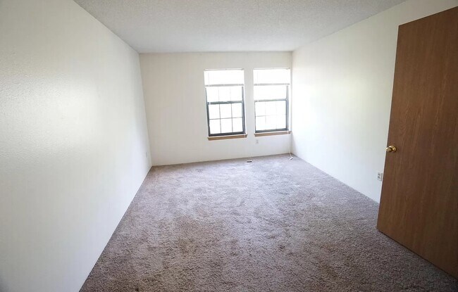 Building Photo - 364 S Estes St