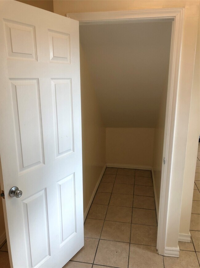 Building Photo - 4927 Leeland St