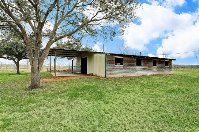 Building Photo - 1020 Thompson Oil Field Rd