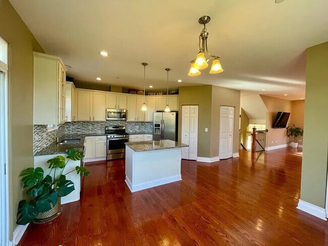 Building Photo - 2915 Henley Ln