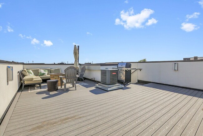 Building Photo - $3,300.00 - 2 Bedroom, 2.5 Bathroom, Rooft...