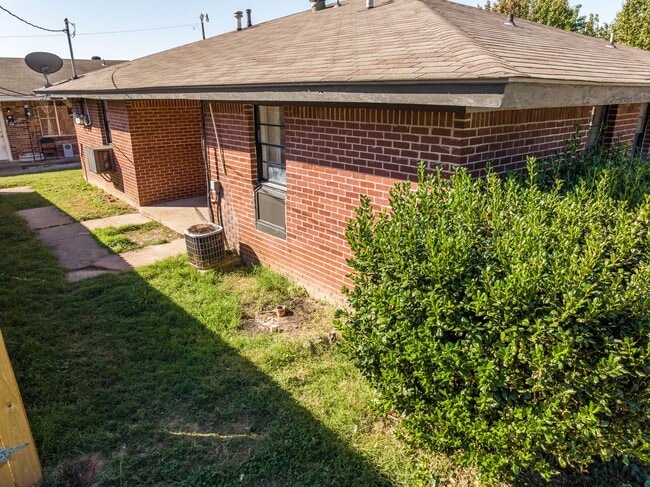 Building Photo - SF-066-601 &amp; 603 South 16th Street Duplex