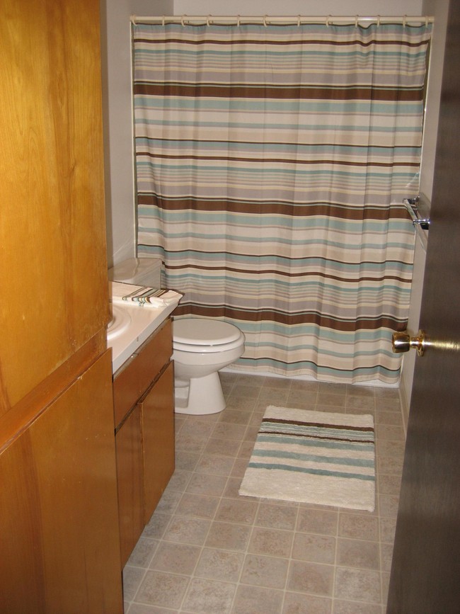 Bathroom - Eagle Pointe Apartments