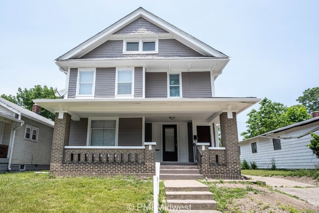 Building Photo - "Charming 3-Bedroom Duplex Haven on W 29th...