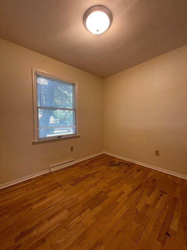 Building Photo - Three Bedroom Ranch in Portage