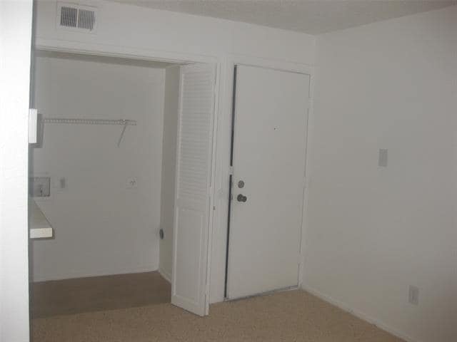 Building Photo - 2610 Lakehill Ln