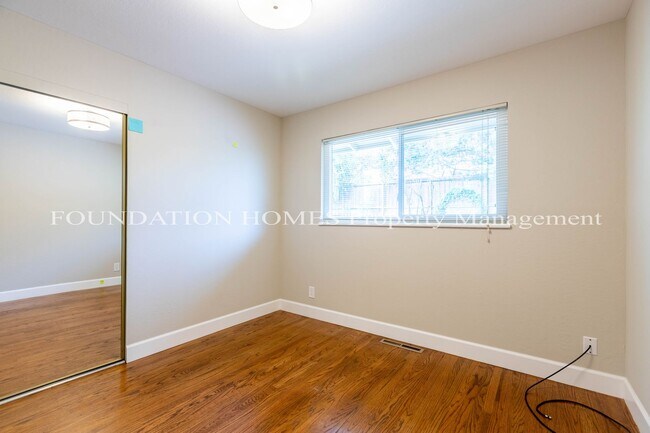 Building Photo - Charming Ranch-Style 3BD/2BA Home!  A/C!  ...