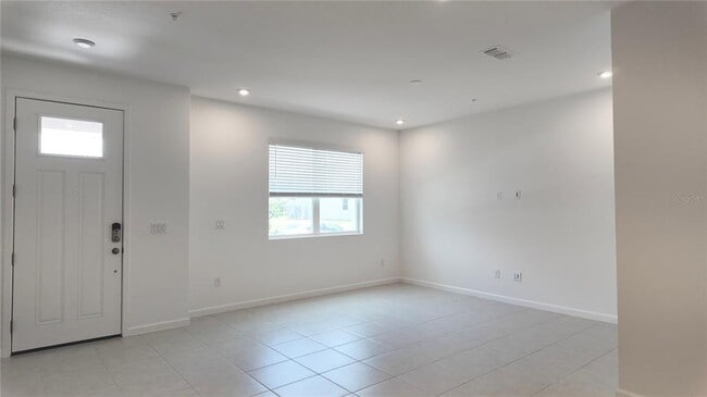 Building Photo - 9875 Walkway Dr