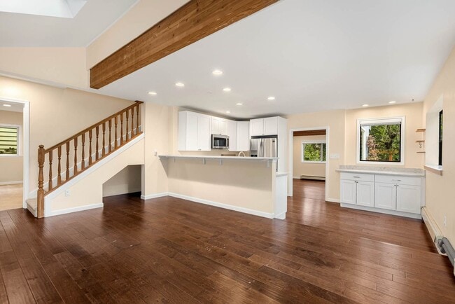 Building Photo - 16725 10th Ave NE