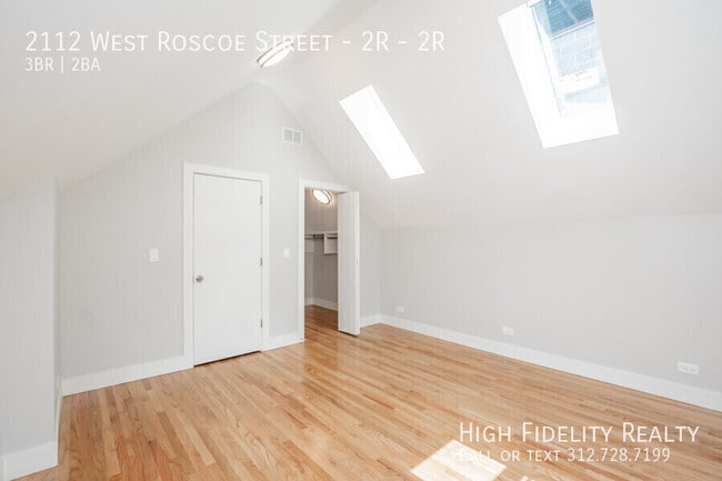 Building Photo - 2112 W Roscoe St