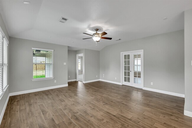 Building Photo - 3011 Crescent Oaks Park Ln