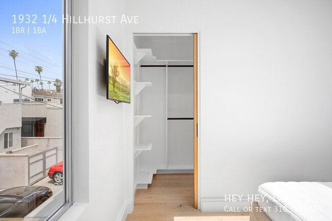 Building Photo - 1932 1/4 Hillhurst Ave-