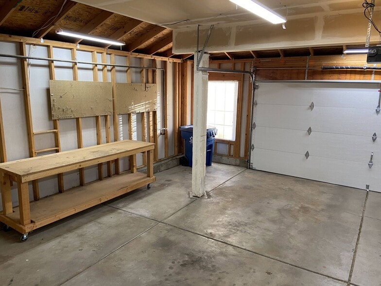 Building Photo - 13648 Parkview Pl