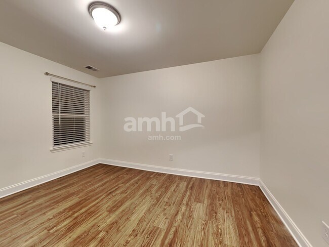 Building Photo - 106 Doral Blue Dr