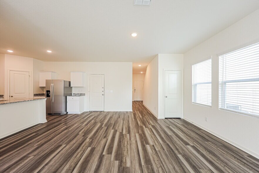 Building Photo - 5619 Finch Cyn