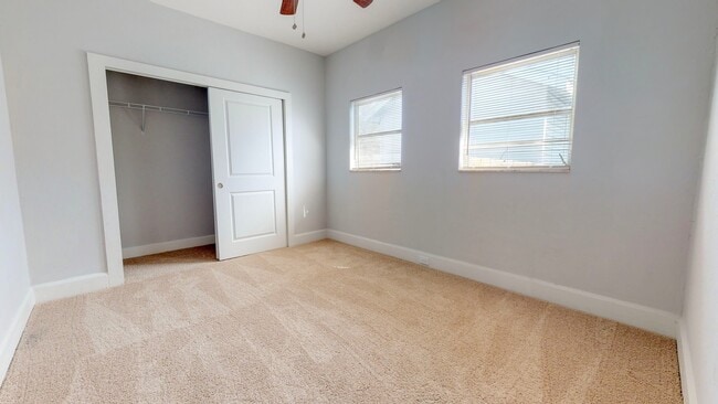 Building Photo - Adorable 3 bedroom / 2 bathroom Home for R...