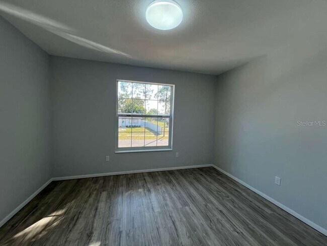 Building Photo - 1731 Ave C NE