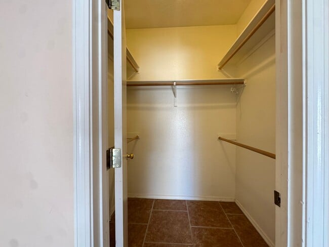 Building Photo - Cute Northwest Townhome!