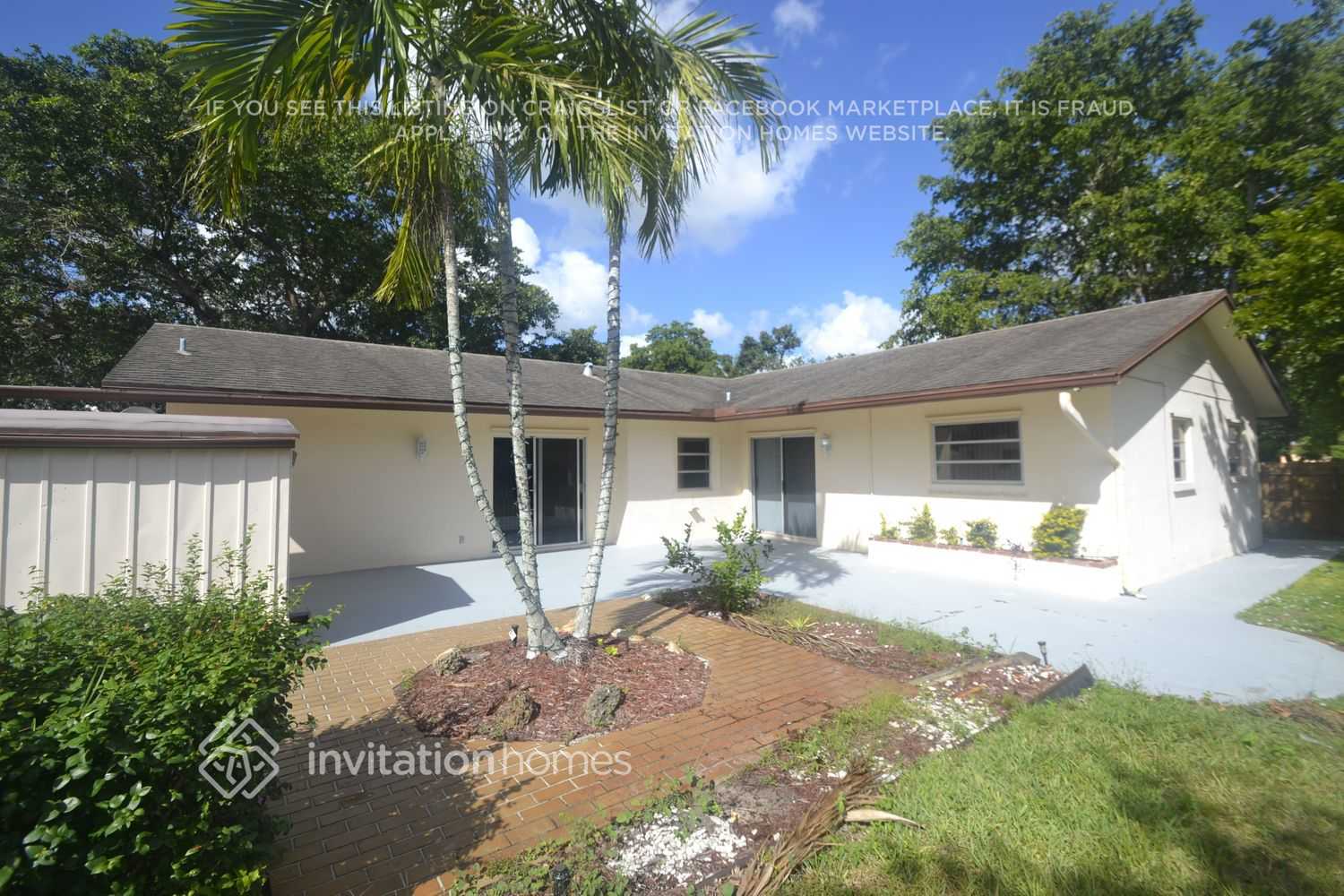 Building Photo - 1100 SW 70th Terrace