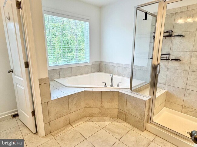 Building Photo - 133 Brooke Point Ct