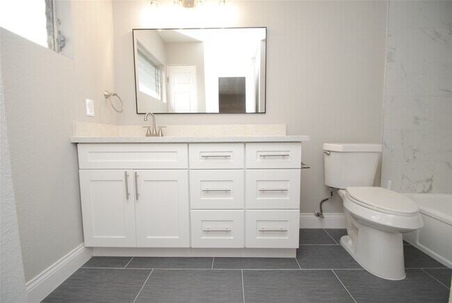 Building Photo - 2515 Yoakum Blvd