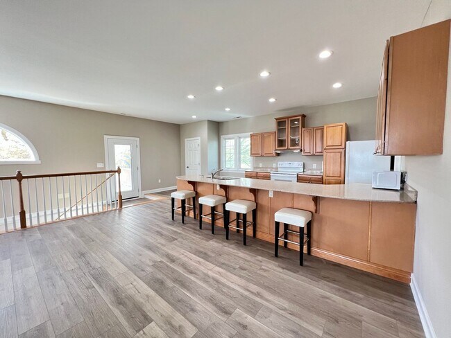 Building Photo - Adorable Waterfront/Fully Furnished/All In...