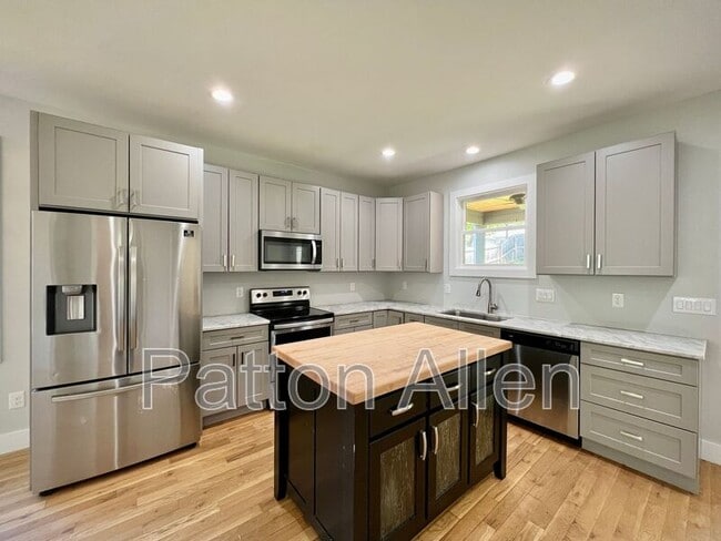 Building Photo - 308 London Rd