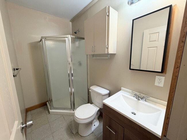 Building Photo - Updated 2 bed 1 bath