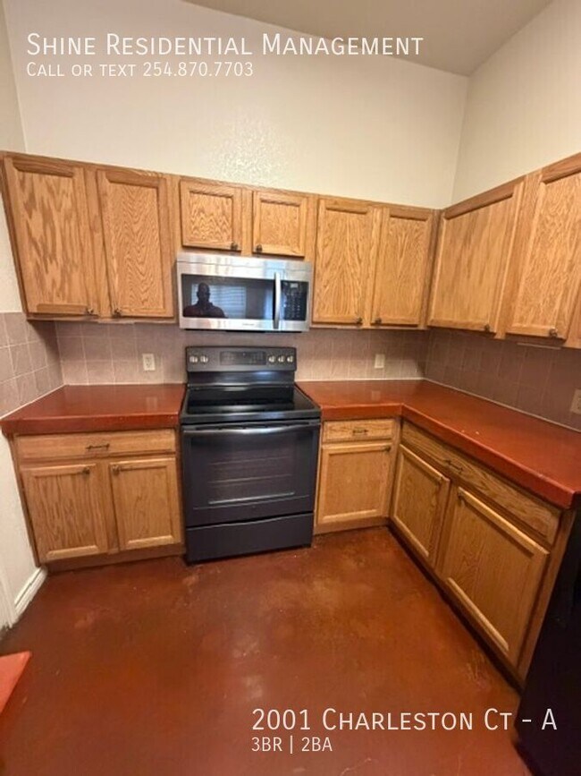 Building Photo - 2001 Charleston Ct