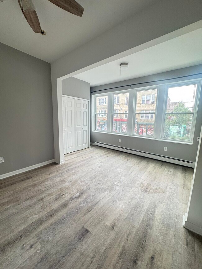 Building Photo - 6421 Hudson Ave