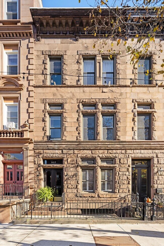 Building Photo - 937 Washington St