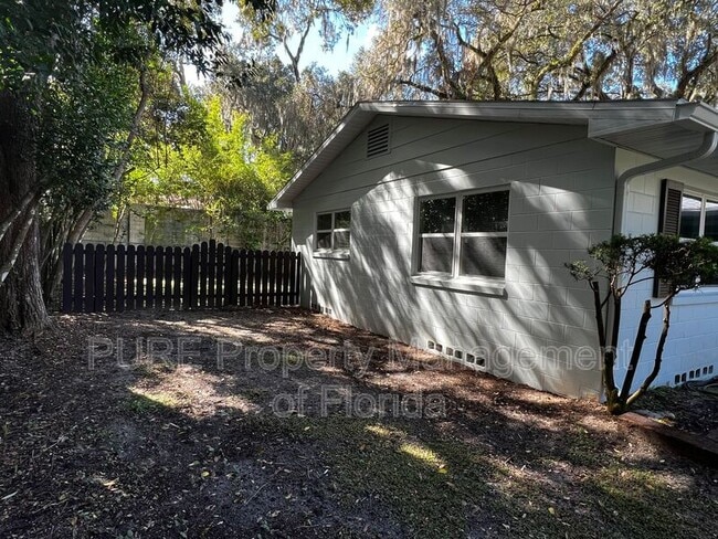 Building Photo - 1220 SE 3rd St