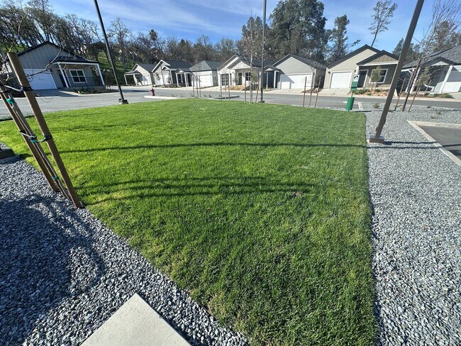 Building Photo - Newly built homes with City of Redding solar!