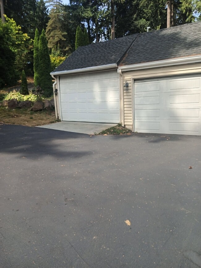 Building Photo - 14905 Cascadian Way